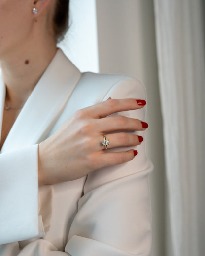 Verlobungsring Oval Lab Grown Diamant Wearing-Photo detailed Platin synthetisch